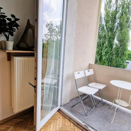 Apartment Student District In The Heart Of -2 *